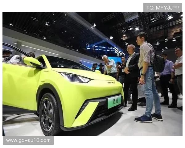 安全车退出后名次洗牌，诺里斯利用干净空气扩大优势